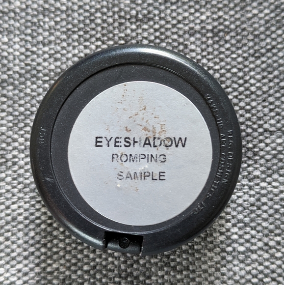 MAC Romping Bright Pink Magenta Eyeshadow - Picture 9 of 10